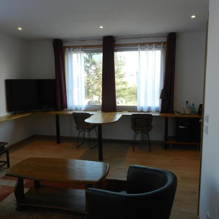 Hotel Les Charmilles De Mormal Landrecies Екстер'єр фото