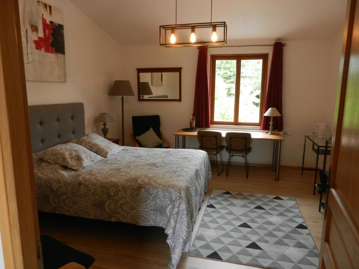 Hotel Les Charmilles De Mormal Landrecies Екстер'єр фото