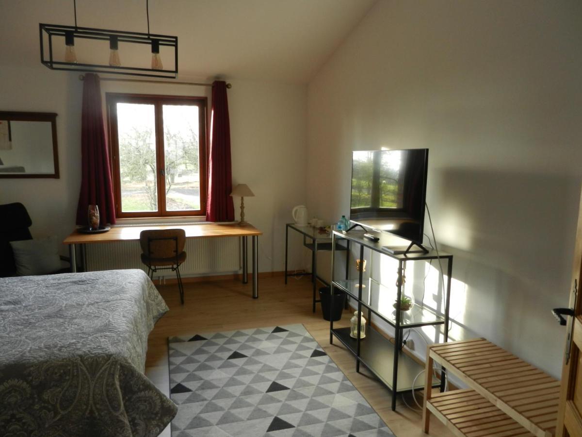 Hotel Les Charmilles De Mormal Landrecies Екстер'єр фото