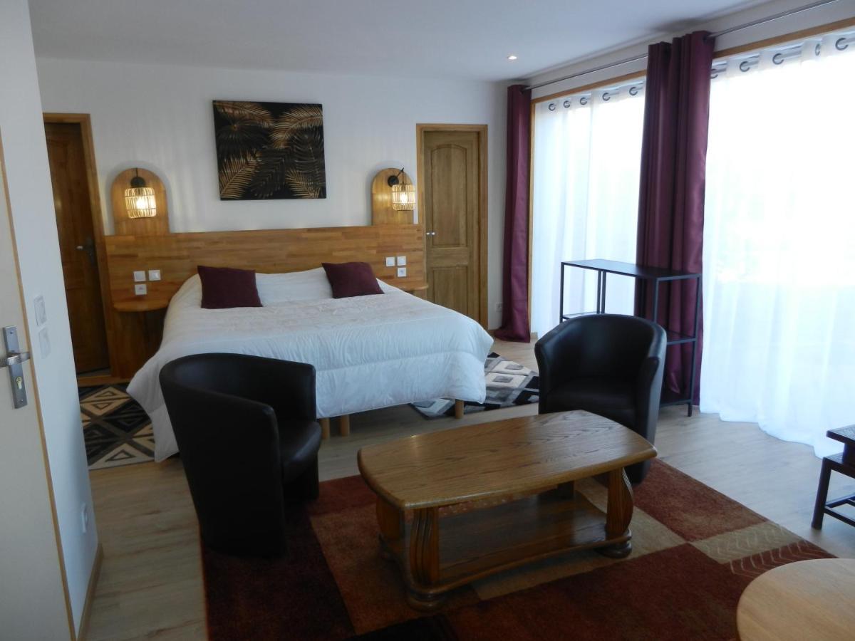 Hotel Les Charmilles De Mormal Landrecies Екстер'єр фото