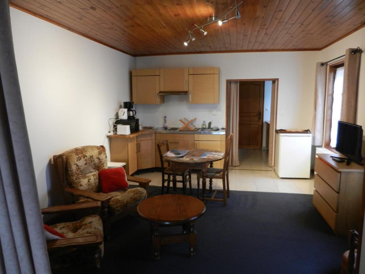 Hotel Les Charmilles De Mormal Landrecies Екстер'єр фото