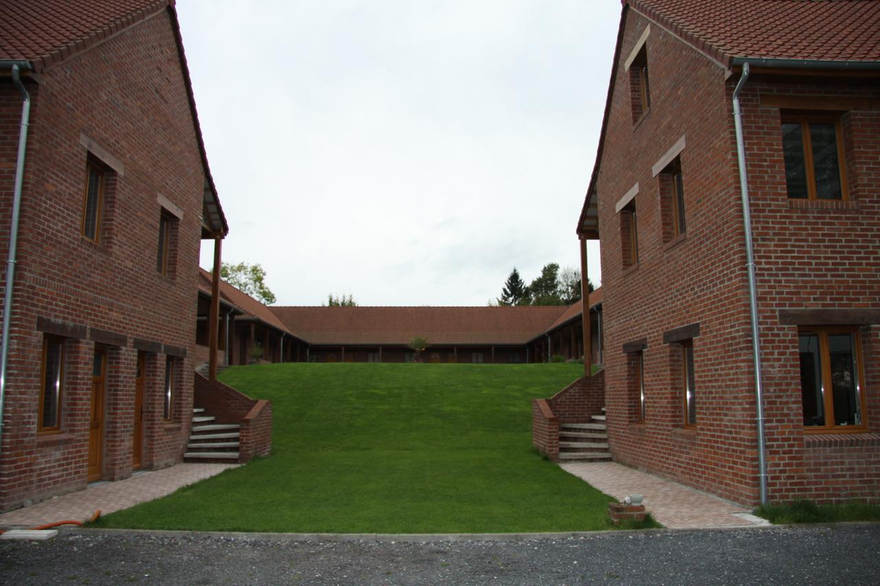 Hotel Les Charmilles De Mormal Landrecies Екстер'єр фото