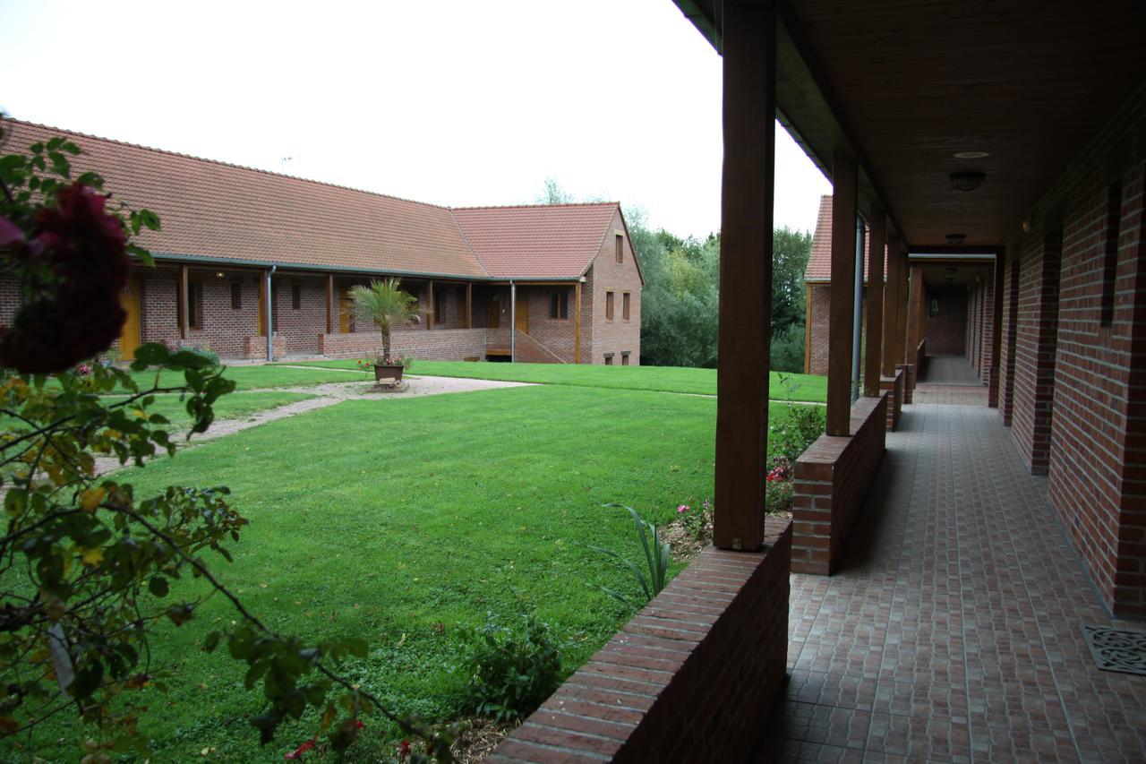 Hotel Les Charmilles De Mormal Landrecies Екстер'єр фото