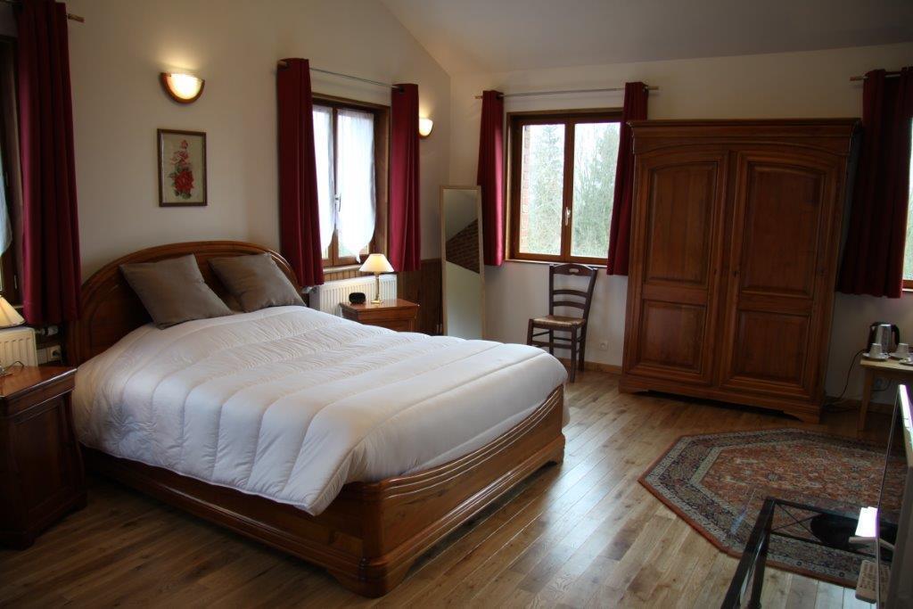 Hotel Les Charmilles De Mormal Landrecies Екстер'єр фото